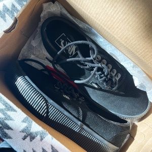 BNWT Rare, Discontinued Vans Embossed Authentic Platforms